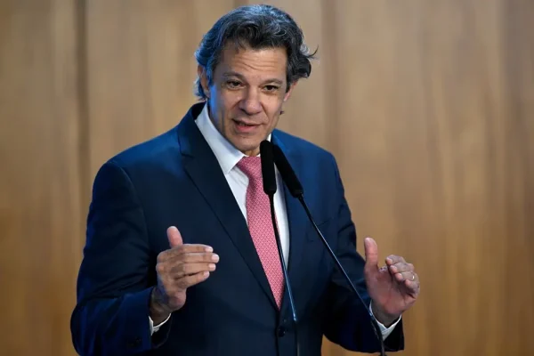 “Proteção da produção nacional”: Haddad explica aumento de imposto sobre importados