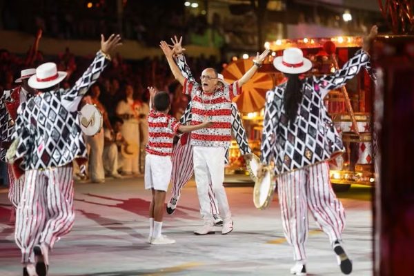 Viradouro é campeã do Carnaval 2026 com homenagem ao Mestre Ciça