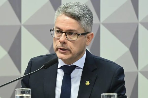 Sem surpresa: Lavajatista Alessandro Vieira é o convidado do Roda Viva