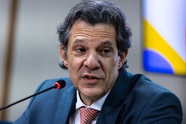 Governo revoga aumento e zera imposto para 105 produtos industriais e tecnológicos