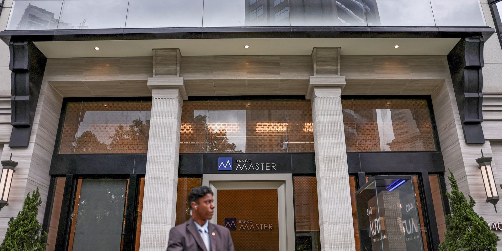 Prédio do Banco Master