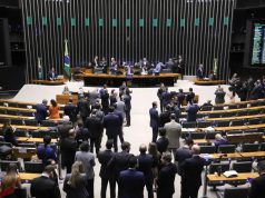 Parlamentares durante votação no plenário