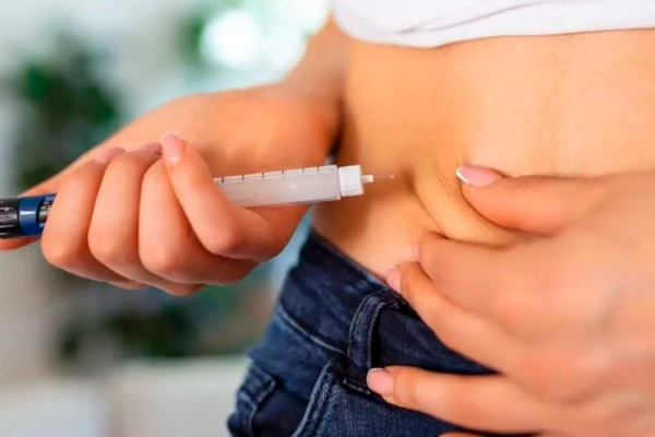 Orçamento de alimentos e higiene no Brasil já é comprometido por canetas emagrecedoras e 'bets'