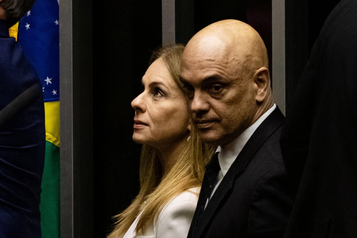 A advogada Viviane Barci de Moraes e o ministro Alexandre de Moraes, do STF (Supremo Tribunal Federal), de perfil, sérios