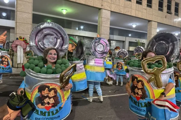 Arquidiocese do Rio reclama de desfile que homenageou Lula: "Desrespeito"