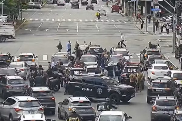 Assalto a mansão no Morumbi termina em tiroteio e morte na Faria Lima