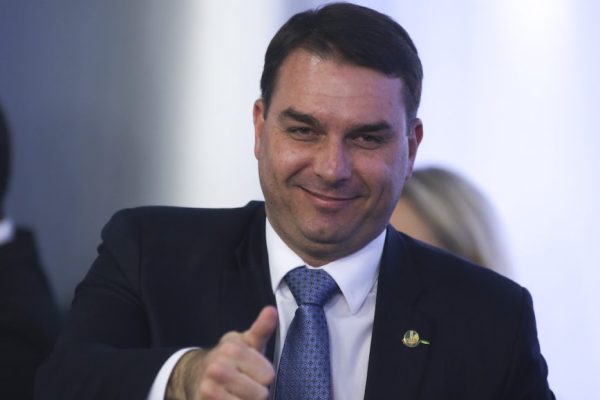 O governador que Flávio quer derrubar, segundo bolsonaristas