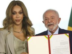 deputada federal Érika Hilton (PSOL) e Lula posando para foto lado a lado