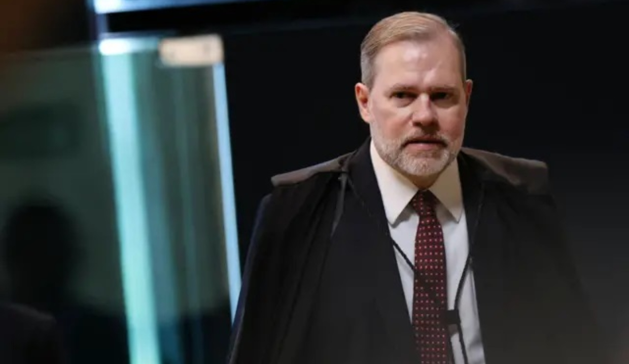 Dias Toffoli andando, sério