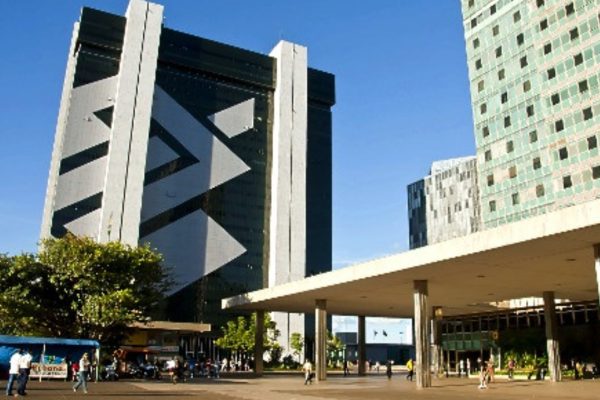 Calote bilionário e crise no agro elevam inadimplência do Banco do Brasil; entenda