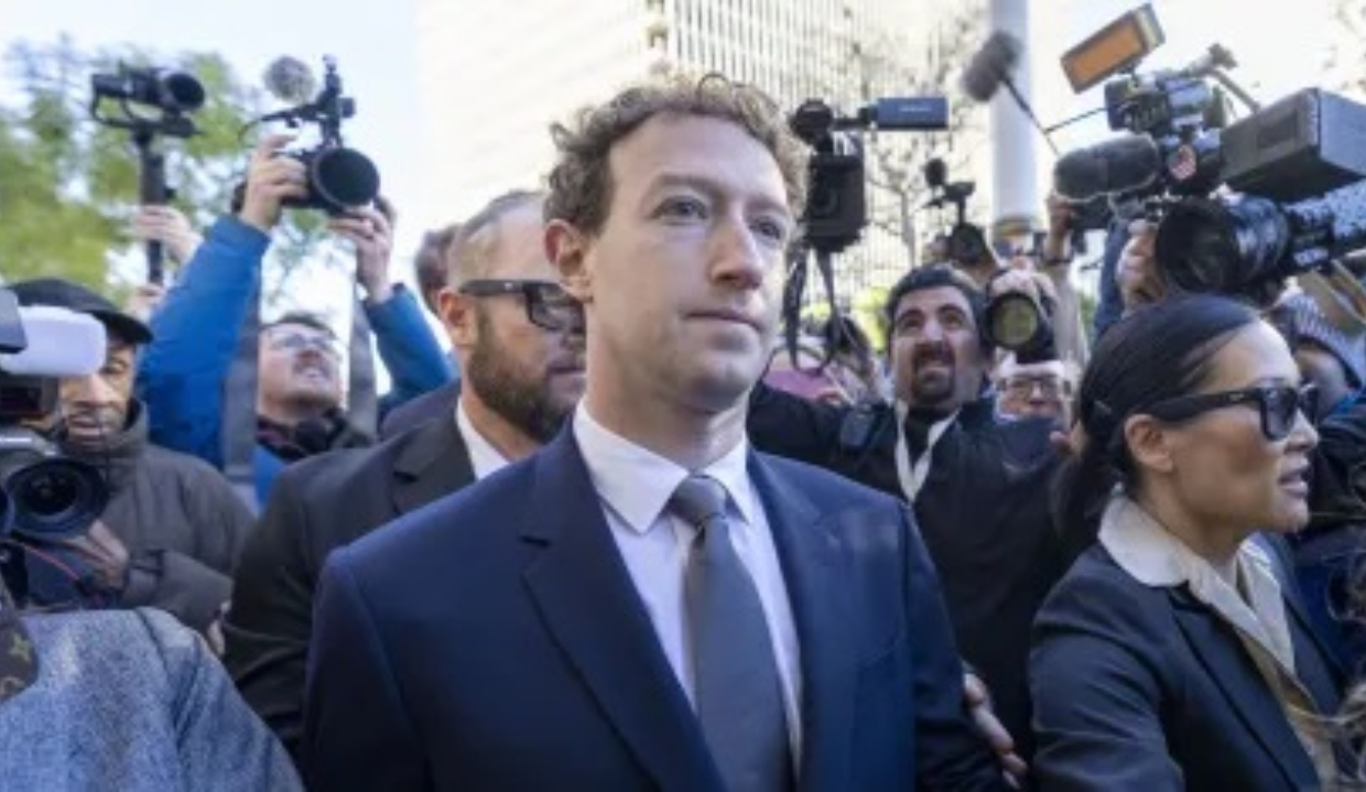 O CEO da Meta, Mark Zuckerberg, chegando a tribunal em Los Angeles