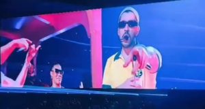 Bad Bunny com a camisa do Brasil durante show em SP