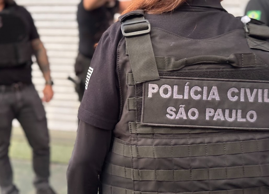 Policial civil de São Paulo de costas