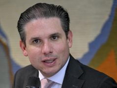 O presidente da Câmara dos Deputados, Hugo Motta (Republicanos-PB) sério, falando em microfone