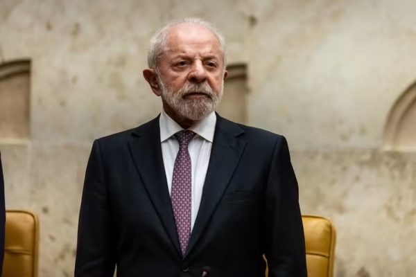 Lula tenta afastar Centrão de Flávio Bolsonaro e mira vice do MDB