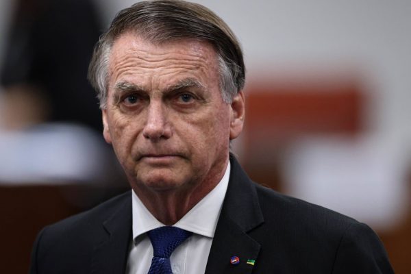 MP Militar pede perda de patente de Bolsonaro e mais quatro