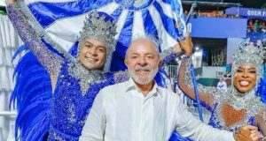 Lula com integrantes da Acadêmicos de Niterói