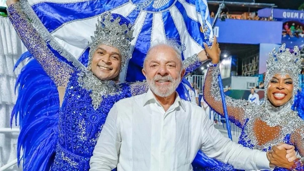 Lula com integrantes da Acadêmicos de Niterói