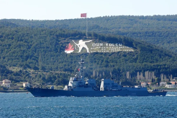 Navios de guerra dos EUA se chocam em águas próximas à América do Sul