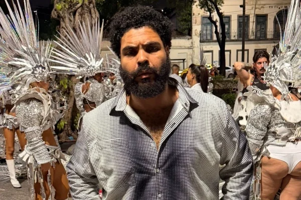 VÍDEO: Paulo Vieira vive Lula em Carnaval na Sapucaí