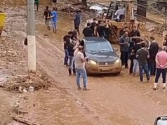 Nikolas Ferreira gravando em local afetado por chuvas