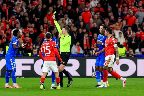 “Covardes”, diz Vini Jr após sofrer racismo na Champions League