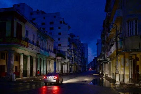 Turismo em Cuba entra em colapso após cerco de Trump