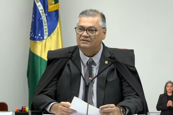 VÍDEO - Dino rebate ataques ao STF e explica como investigações começam