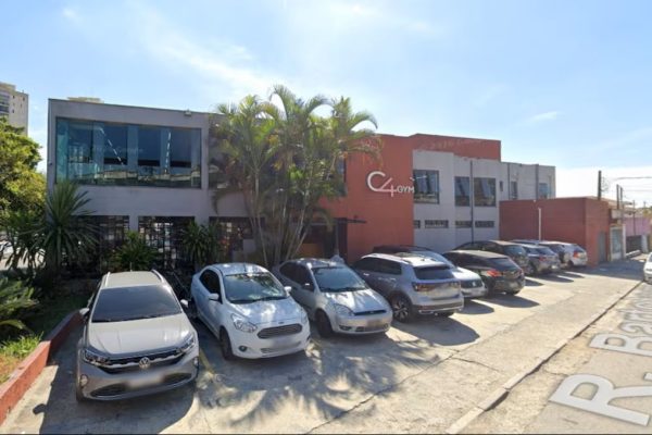 Piscina de academia vira foco de investigação após morte de aluna