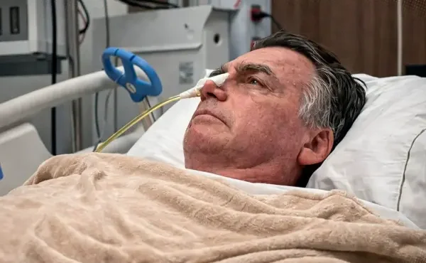 Bolsonaro melhora, mas segue internado e sem previsão de alta