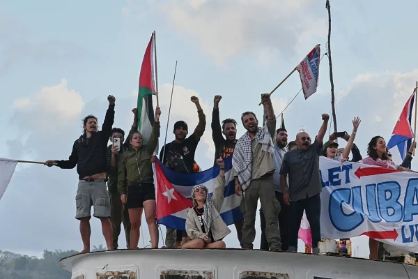 Após dias de sumiço no mar, embarcações com ajuda humanitária chega a Cuba