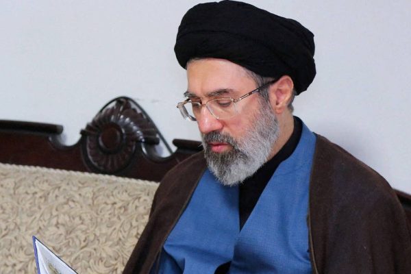Filho de Ali Khamenei é escolhido líder supremo do Irã