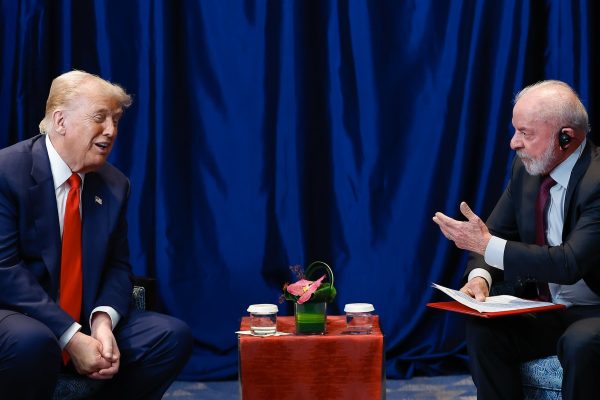 Lula deve rejeitar plano de Trump para enviar estrangeiros presos ao Brasil