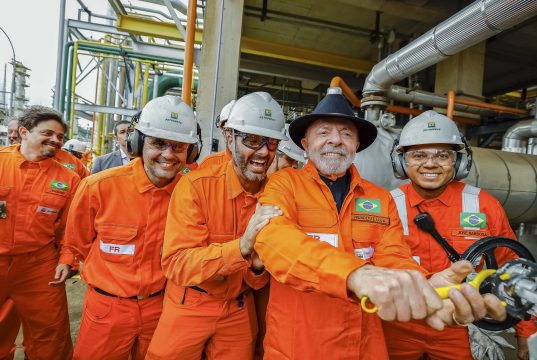 Presidente da República, Luiz Inácio Lula da Silva, durante visita às instalações da Regap, no Distrito Industrial Paulo Camilo Sul. Betim