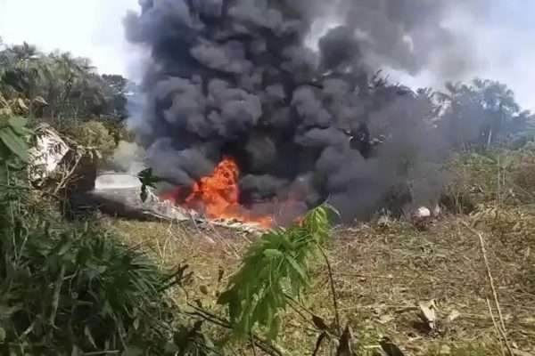 Avião militar com 125 a bordo cai na Colômbia, com pelo menos 34 vítimas fatais