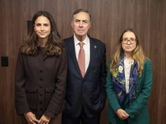 A advogada Luna van Brussel Barroso, o ministro aposentado Luís Roberto Barroso e a ex-secretária-geral do STF Aline Osorio - Barroso & Osorio Soluções