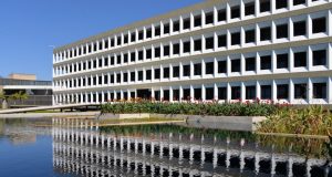 Tribunal de Contas da União em dia ensolarado