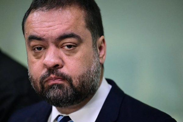 Manobra de Nunes Marques suspende julgamento que pode cassar Cláudio Castro