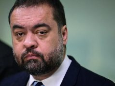 O ex-governador do Rio de Janeiro, Cláudio Castro (PL) sério, em close