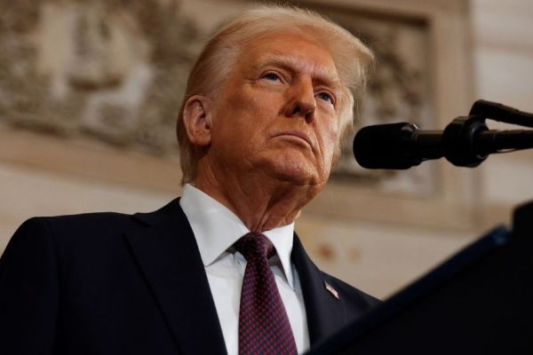 'Guerra ilegal': Democratas exigem votação urgente sobre autoridade de Trump