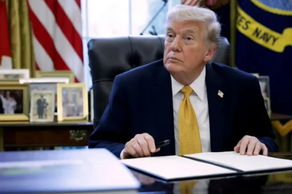 Trump recua de ultimato para destruir infraestrutura do Irã e fala em "conversações"