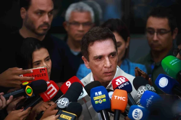 VÍDEO - "Grave": médico detalha estado de saúde de Bolsonaro