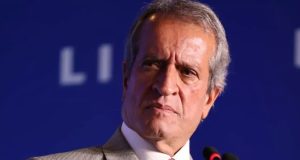 O presidente do PL, Valdemar Costa Neto, em close, sério