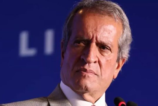 O presidente do PL, Valdemar Costa Neto, em close, sério