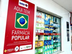 Estabelecimento com cartaz do Farmácia Popular