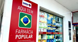 Estabelecimento com cartaz do Farmácia Popular
