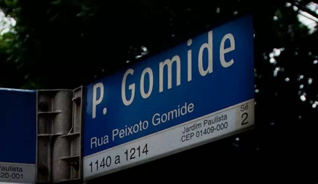 Placa da Rua Peixoto Gomide
