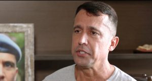 tenente-coronel Geraldo Leite Rosa Neto falando