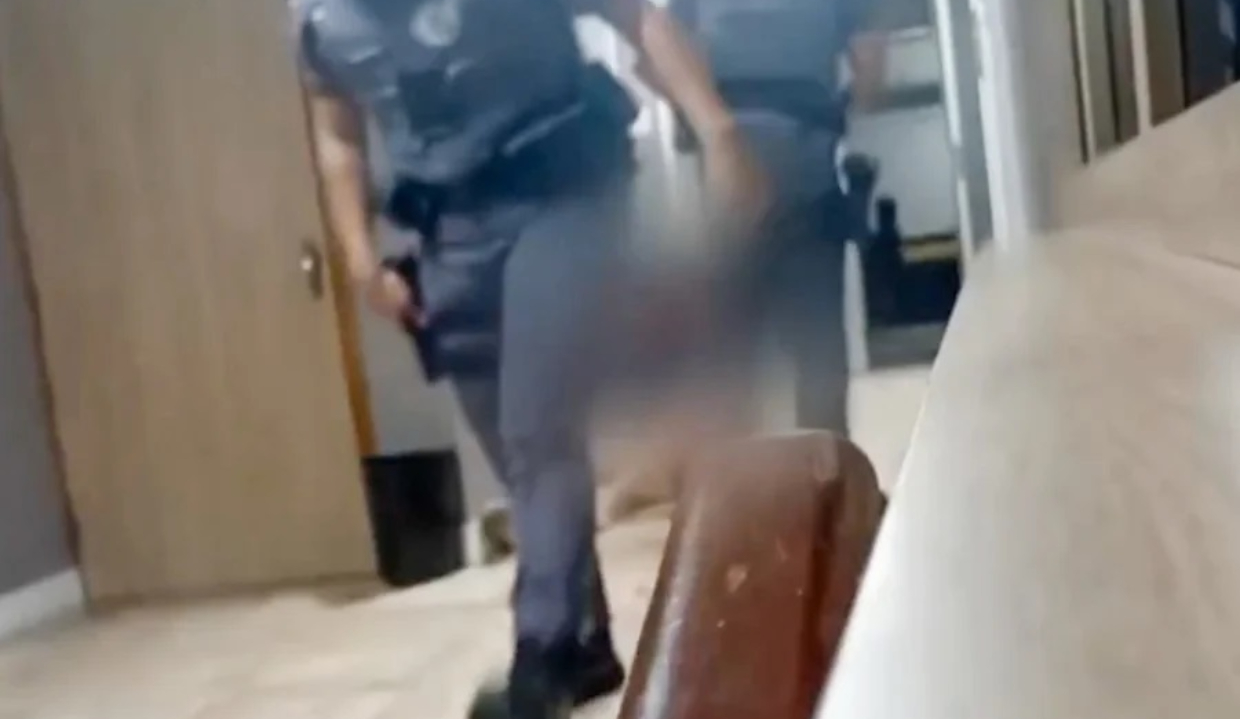 Imagem desfocada de agentes