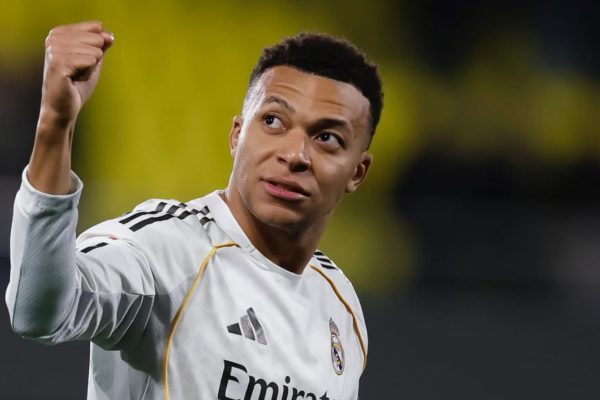 Real Madrid trata joelho errado e faz Mbappé entrar em campo lesionado; entenda